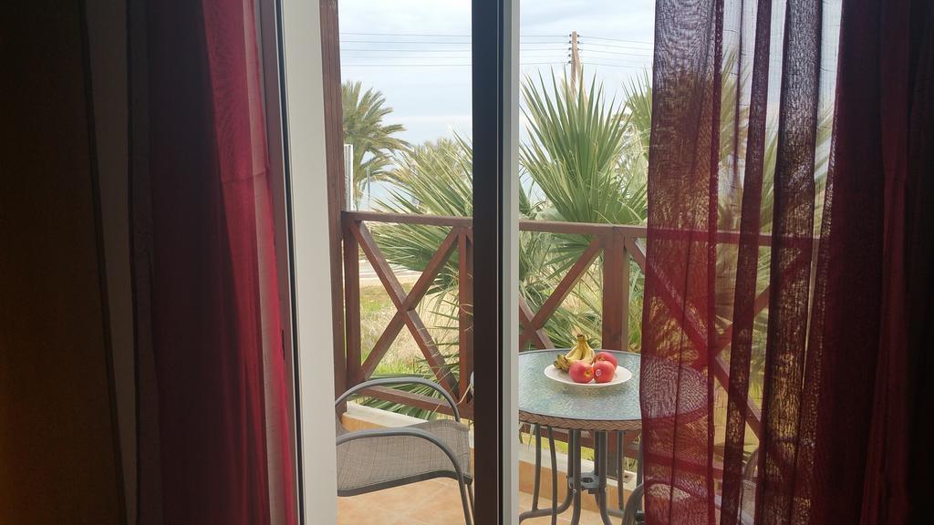 G&E Beach Apartments Polis エクステリア 写真